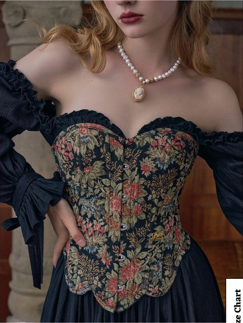 Lace Floral Brocade Corset tapestry Top in Black with Rose Pattern M